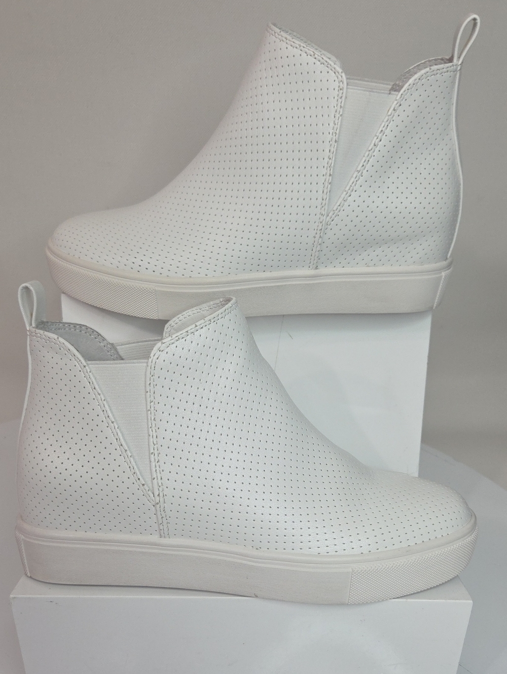 Steve Madden Cayden White Perforated Slip-On Wedge Sneaker Size 6